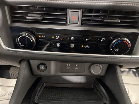 Used 2025 Nissan Rogue S image 27