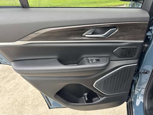 New 2026 Jeep Grand Cherokee Limited RWD image 29