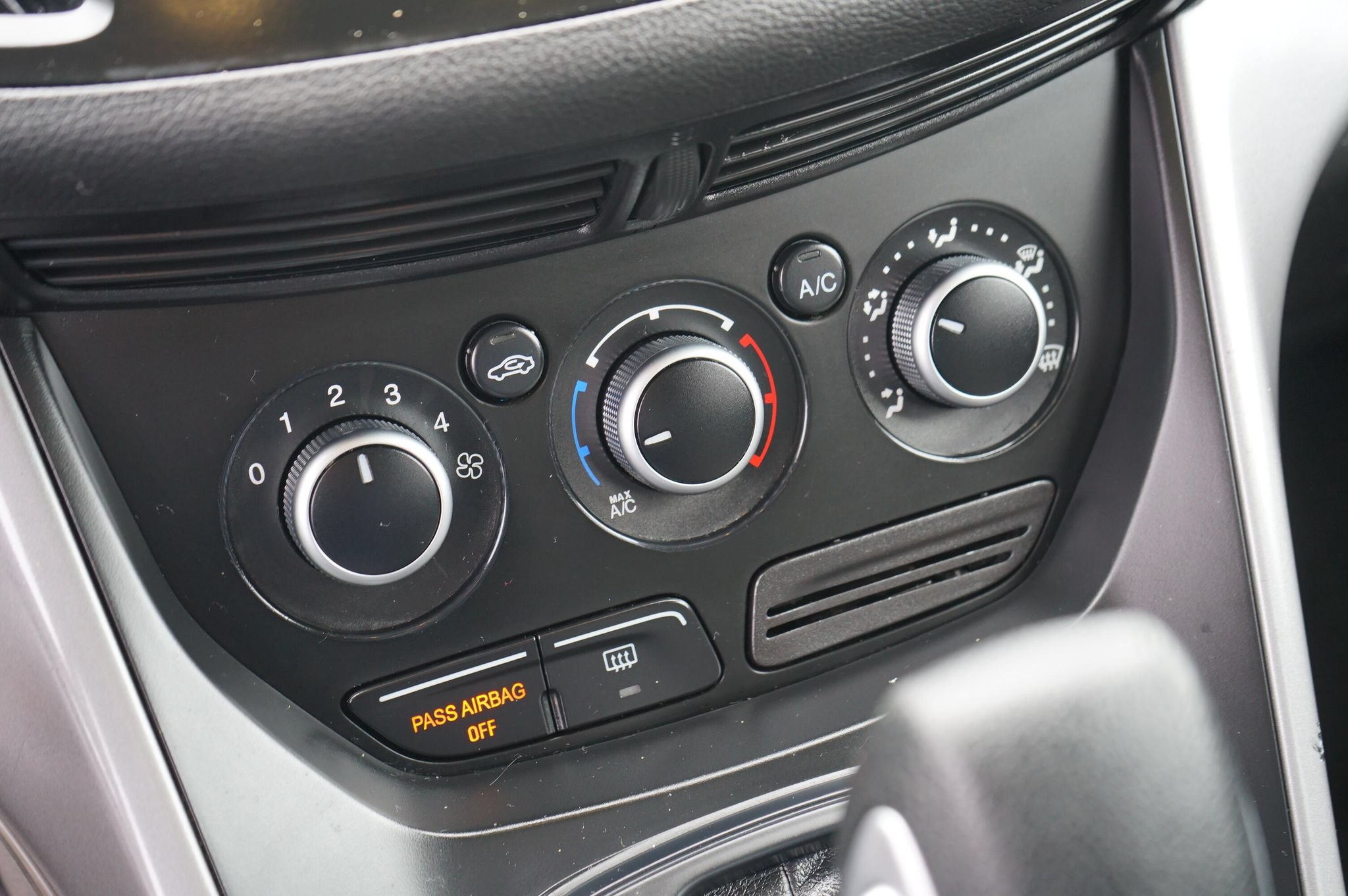 Used 2016 Ford Escape SE FWD image 16