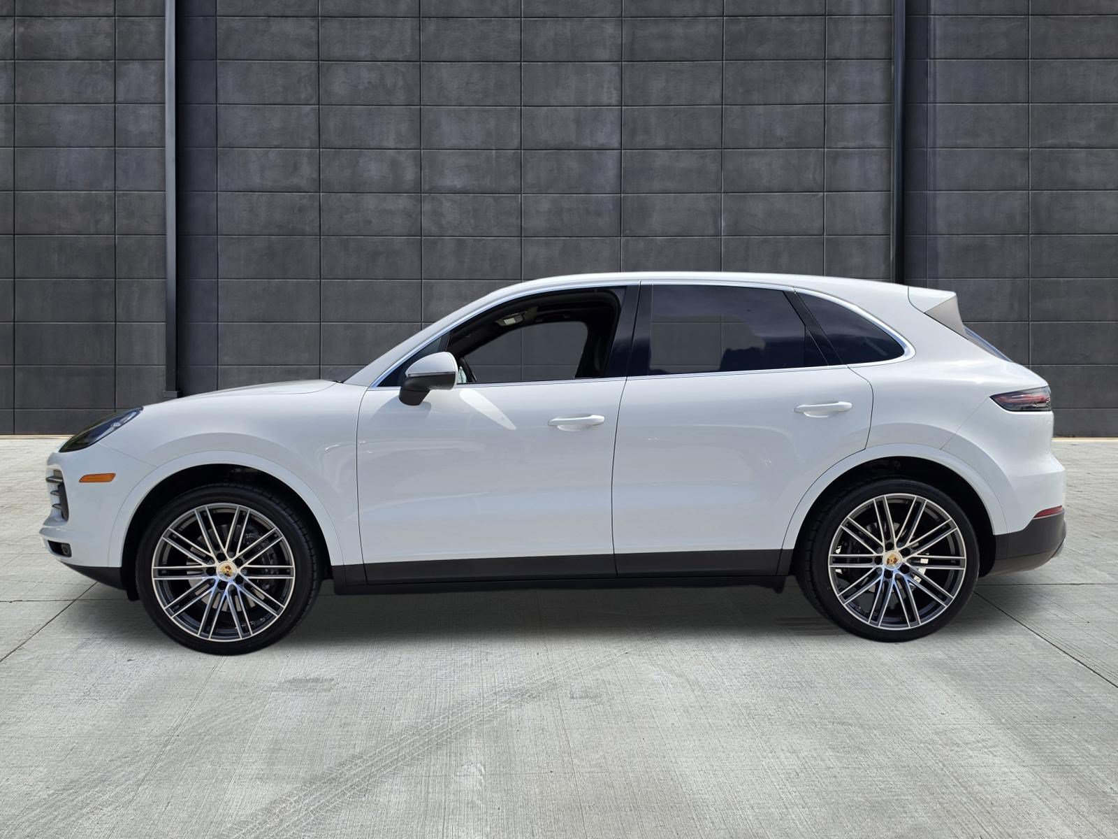 Used 2023 Porsche Cayenne AWD/4WD image 2