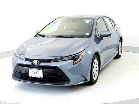 Used 2024 Toyota Corolla LE FWD image 2