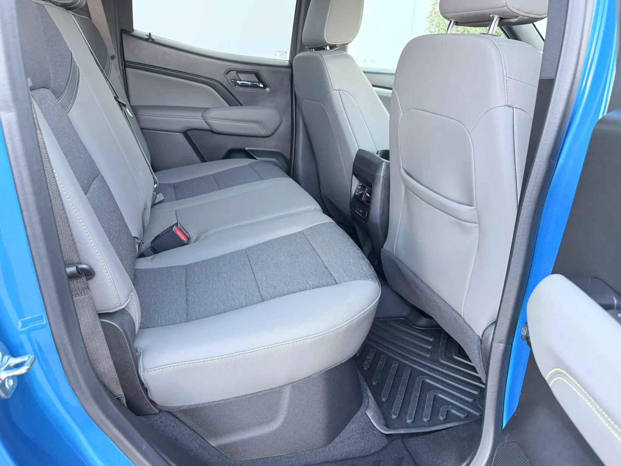 Used 2024 Chevrolet Colorado ZR2 w/ Technology Package AWD/4WD image 35