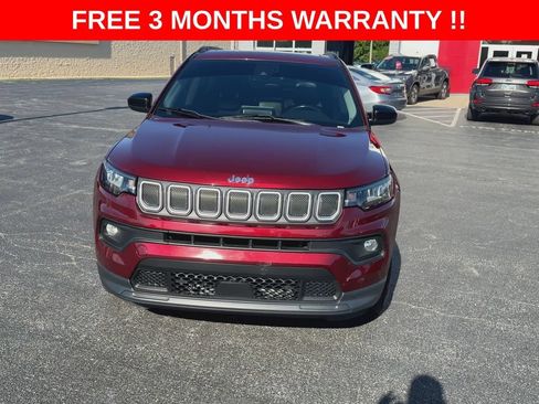 Used 2022 Jeep Compass Latitude w/ Sun and Sound Group AWD/4WD image 3