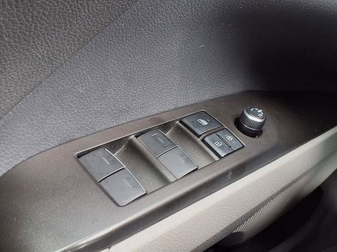 Used 2022 Toyota Camry XLE image 25