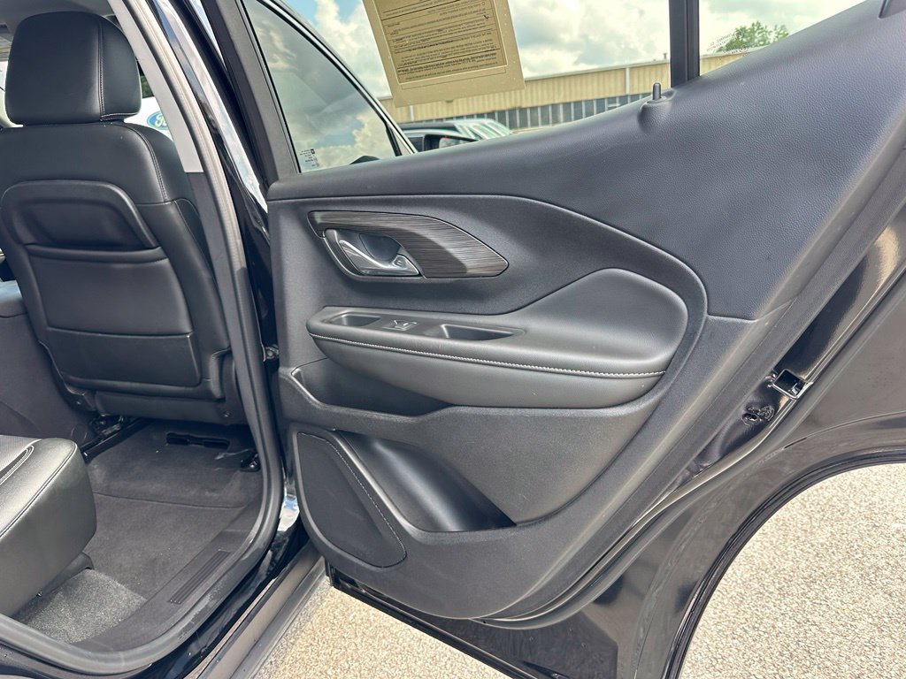 Used 2024 GMC Terrain SLT FWD image 19