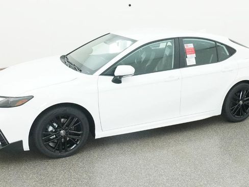 New 2026 Toyota Camry SE FWD image 5