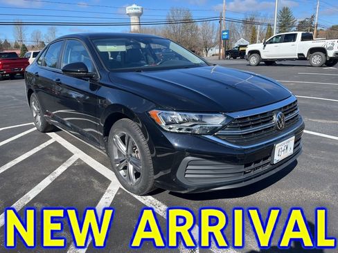 Used 2024 Volkswagen Jetta SE image 1