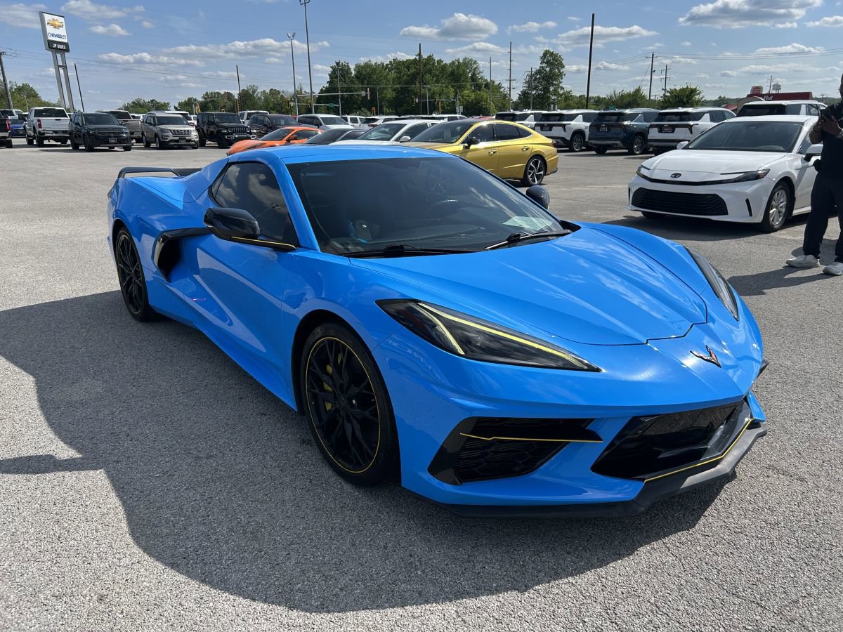Used 2023 Chevrolet Corvette Stingray Premium Conv w/ Z51 Performance Package RWD image 2