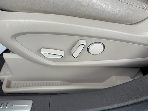 Used 2022 Lincoln Nautilus FWD w/ Premium Package image 33