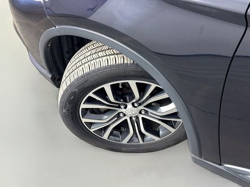 Used 2017 Mitsubishi Outlander SE image 43