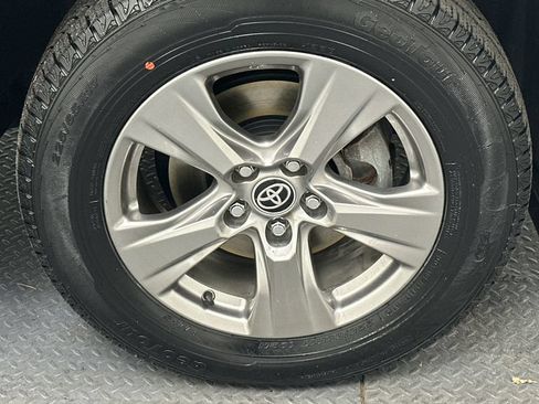 Certified 2023 Toyota RAV4 XLE w/ Convenience Package AWD/4WD image 20