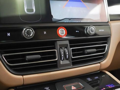 Certified 2026 Porsche Macan S AWD/4WD image 32