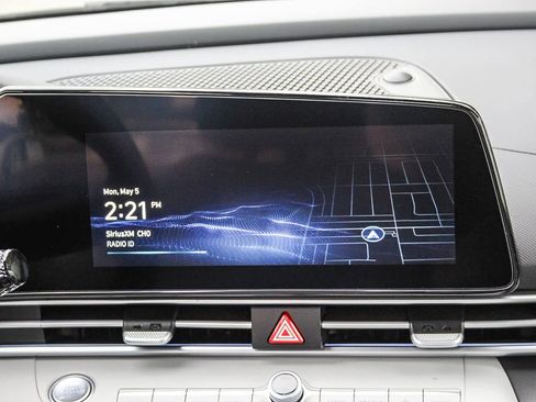 New 2025 Hyundai Elantra Limited image 22