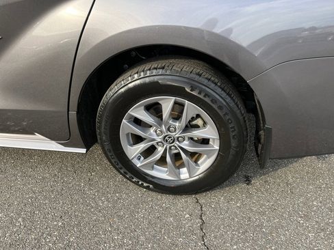 Certified 2024 Toyota Sienna XLE image 25