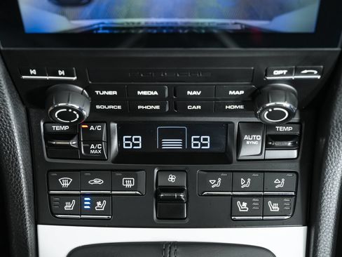 Used 2025 Porsche 718 Cayman RWD image 27