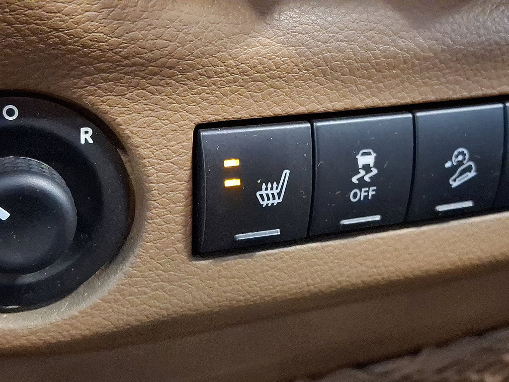 Used 2014 Jeep Wrangler Sahara w/ Dual Top Group AWD/4WD image 25