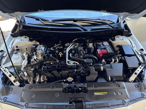 Used 2025 Nissan Altima 2.5 SV FWD image 33