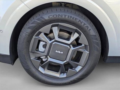 Used 2025 Kia Carnival SX image 24