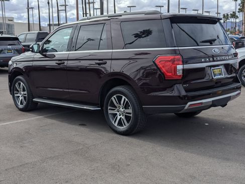 Used 2023 Ford Expedition XLT image 4