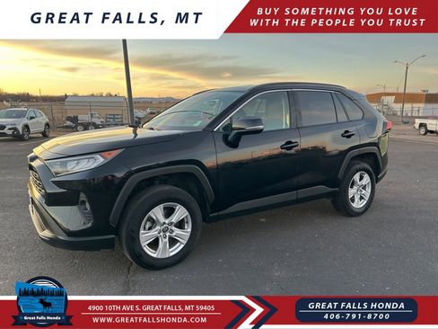 Used 2021 Toyota RAV4 XLE image 4
