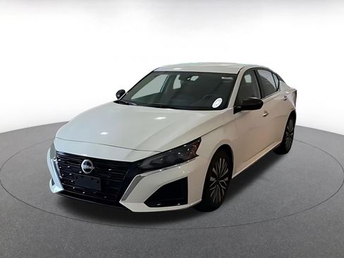 Used 2025 Nissan Altima 2.5 SV image 8