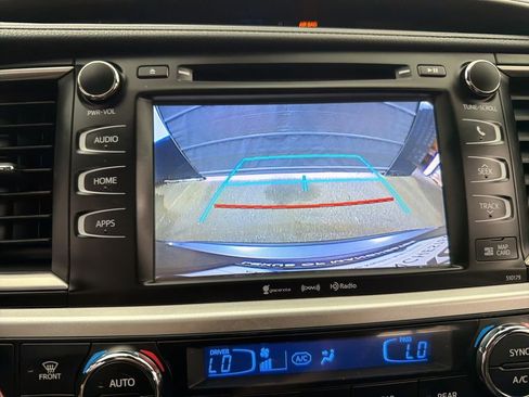 Used 2018 Toyota Highlander XLE AWD/4WD image 18