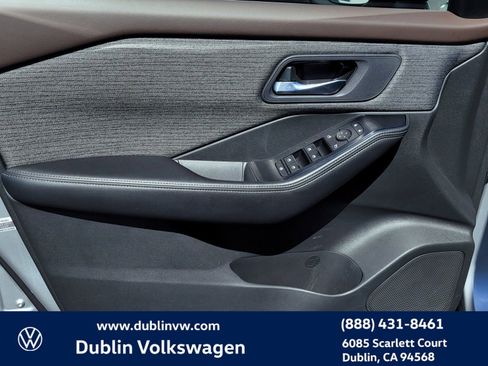 Used 2023 Nissan Rogue SV image 10