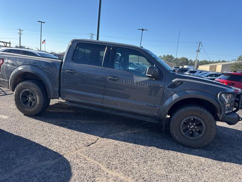 Used 2018 Ford F150 Raptor w/ Equipment Group 802A Luxury image 8
