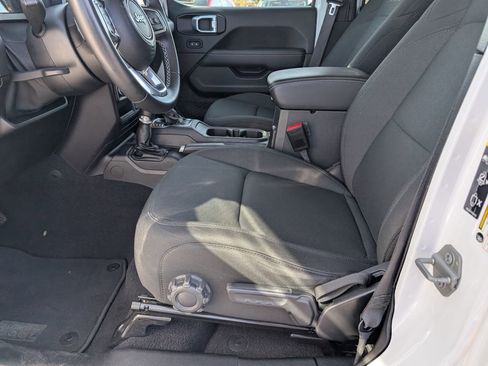 Used 2021 Jeep Wrangler Unlimited Sahara image 12
