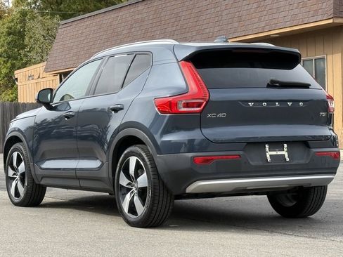 Used 2021 Volvo XC40 T5 Momentum w/ Premium Package image 3