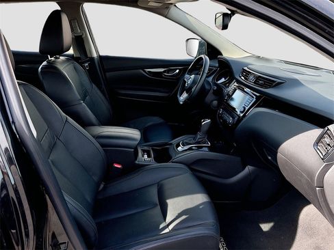 Used 2022 Nissan Rogue Sport SL w/ Premium Package image 29