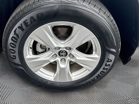 Used 2019 Toyota RAV4 XLE AWD/4WD image 30
