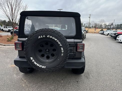 Used 2024 Jeep Wrangler Sport image 9