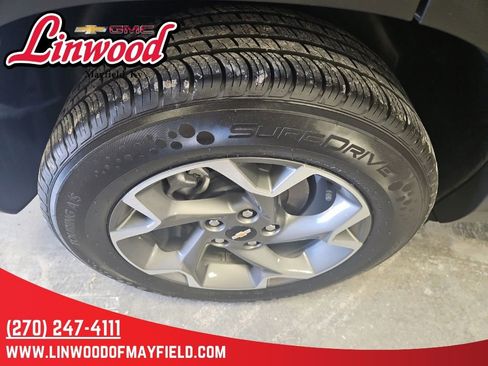 Used 2025 Chevrolet Trax LT FWD image 8
