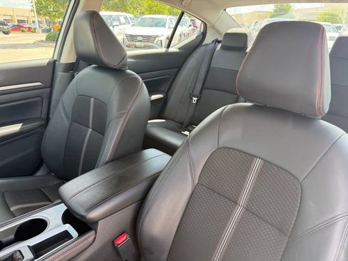 Used 2024 Nissan Altima 2.5 SR FWD image 11