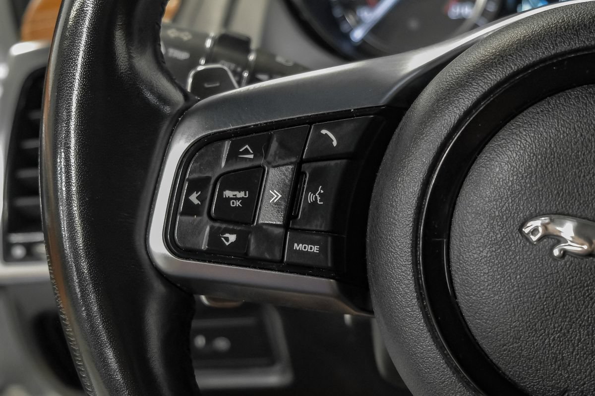 Used 2019 Jaguar F-TYPE R AWD/4WD image 15