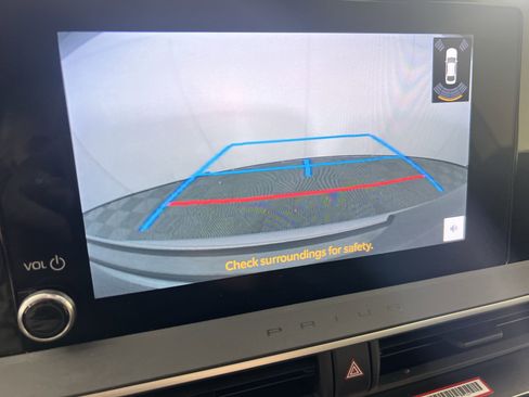 Used 2023 Toyota Prius LE FWD image 28