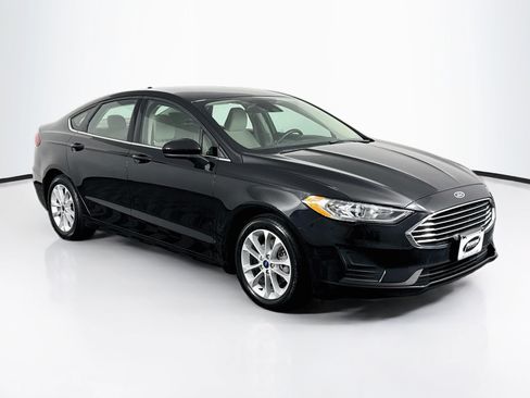 Used 2020 Ford Fusion SE FWD image 2