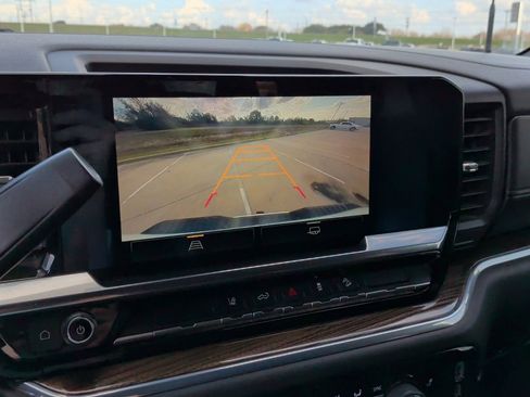 Used 2024 Chevrolet Silverado 2500 LT image 23