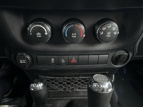 Used 2016 Jeep Wrangler Unlimited Sport w/ Connectivity Group image 10