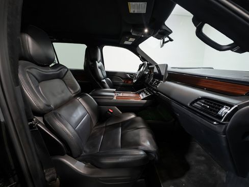 Used 2024 Lincoln Navigator Reserve AWD/4WD image 23