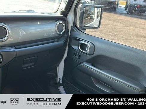 Used 2022 Jeep Wrangler Unlimited Sahara w/ Cold Weather Group AWD/4WD image 21