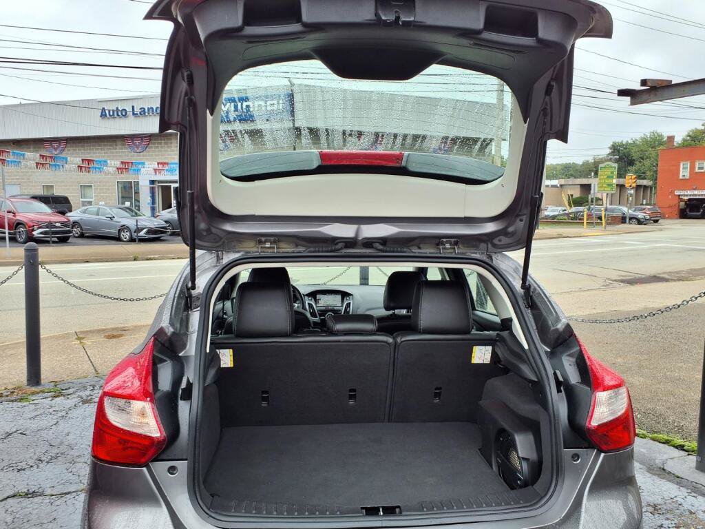 Used 2013 Ford Focus Titanium w/ Titanium Handling Pkg FWD image 12
