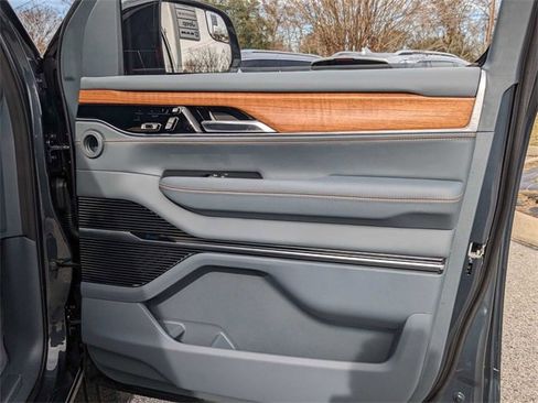 New 2024 Jeep Grand Wagoneer Series III image 30