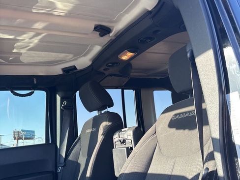 Used 2017 Jeep Wrangler Unlimited Sahara w/ Connectivity Group AWD/4WD image 21