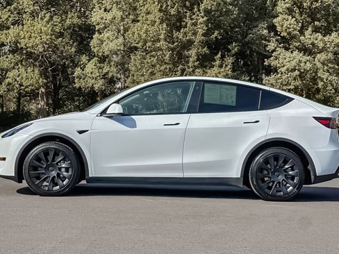Used 2023 Tesla Model Y Long Range image 8