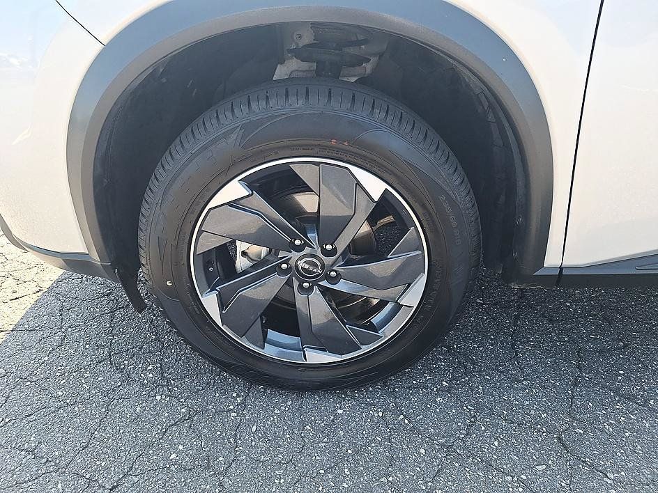 Certified 2025 Nissan Rogue SV AWD/4WD image 8