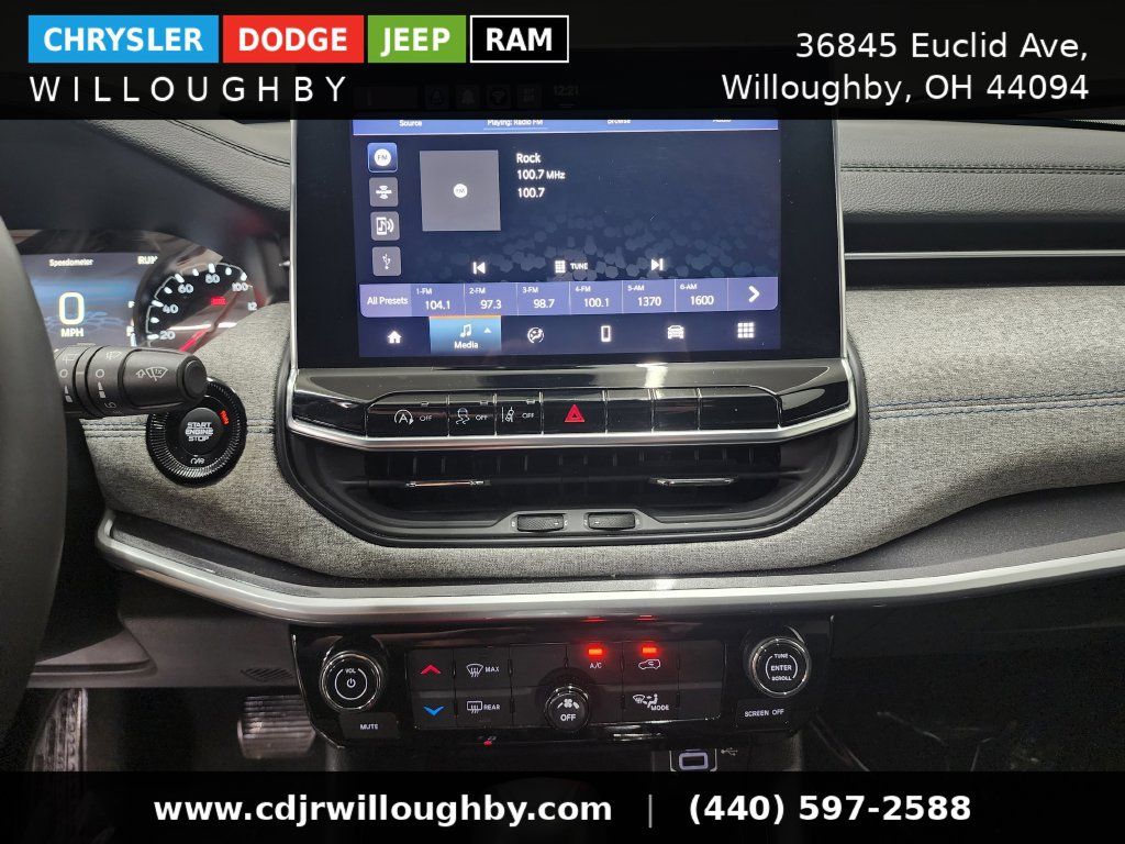 Used 2024 Jeep Compass Latitude AWD/4WD image 18