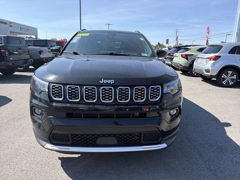 Used 2025 Jeep Compass Limited AWD/4WD image 2
