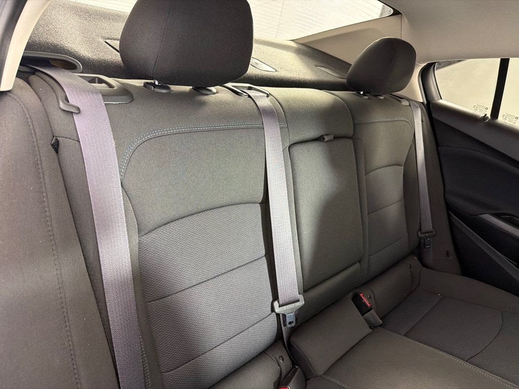Used 2017 Chevrolet Cruze LT w/ Convenience Package FWD image 21